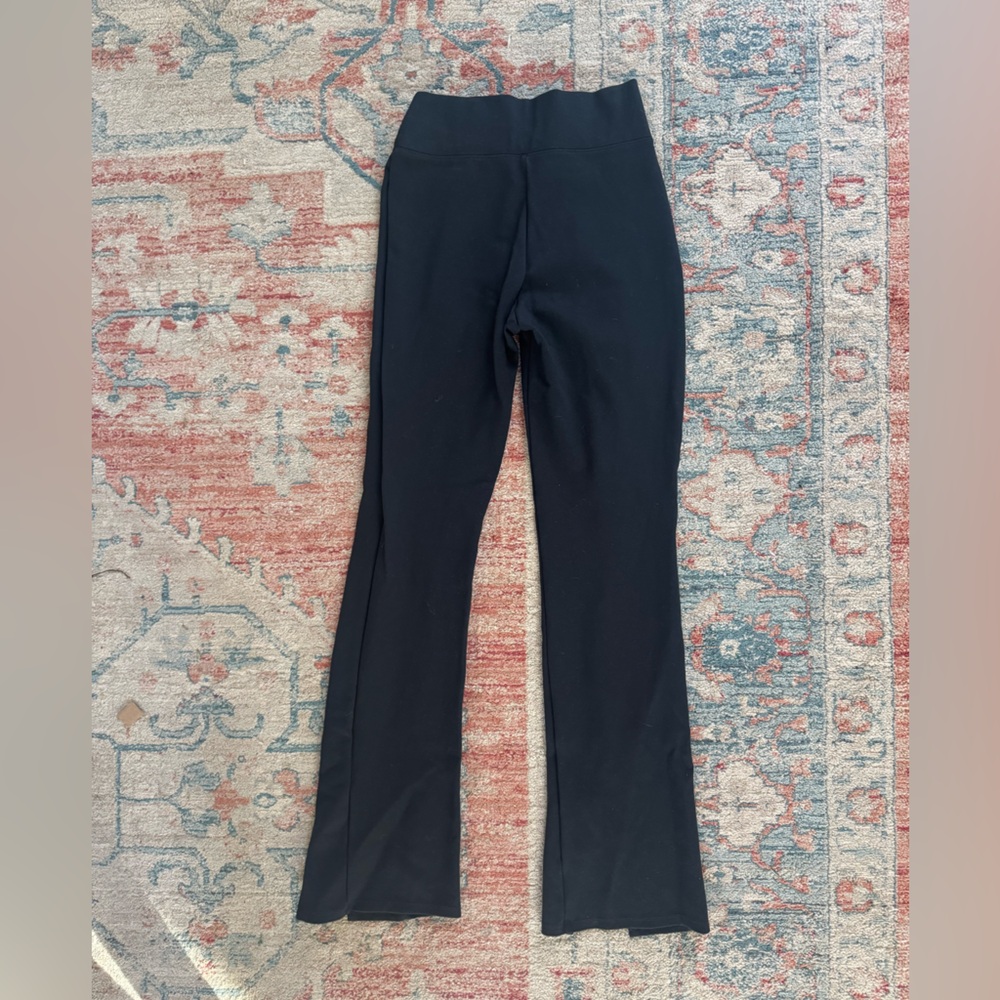 ABERCROMBIE & FITCH Ponte Split Hem Flared Pants Black Size Small - Picture 4 of 6
